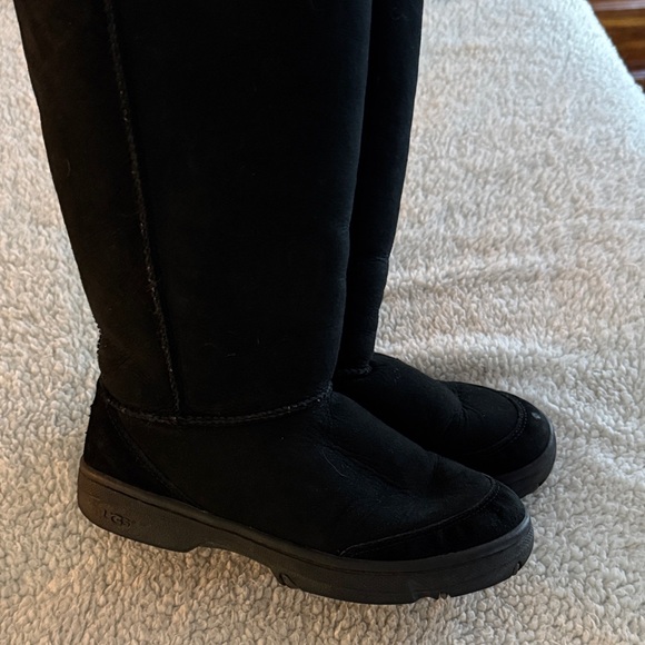UGGS - Picture 6 of 10